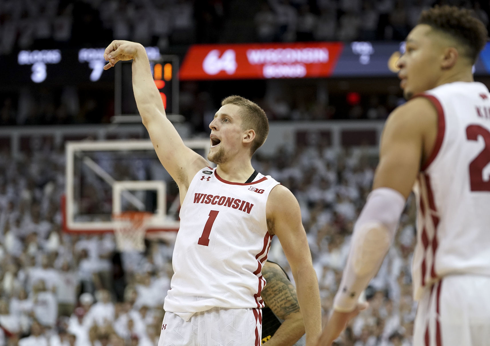 Badgers 77, Golden Eagles 61